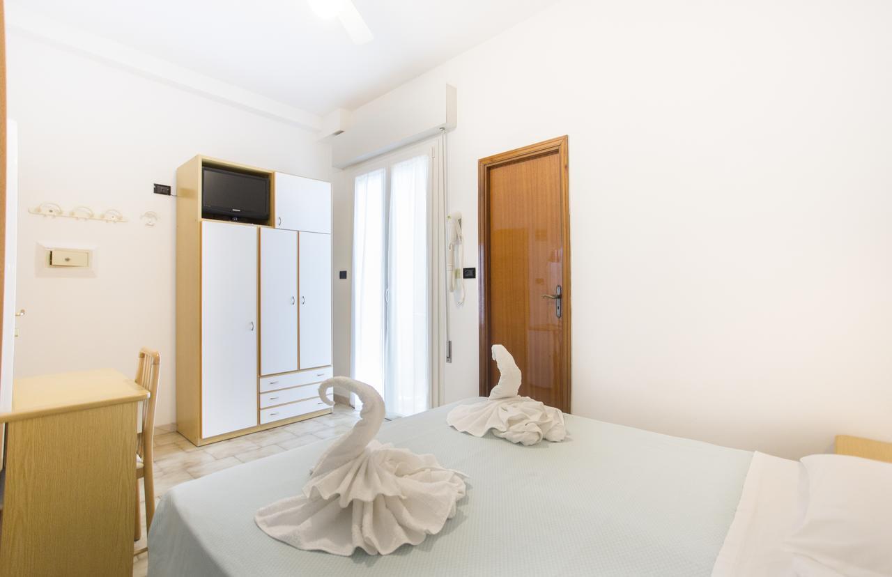 Albergo Villa Denny Rimini Exterior foto